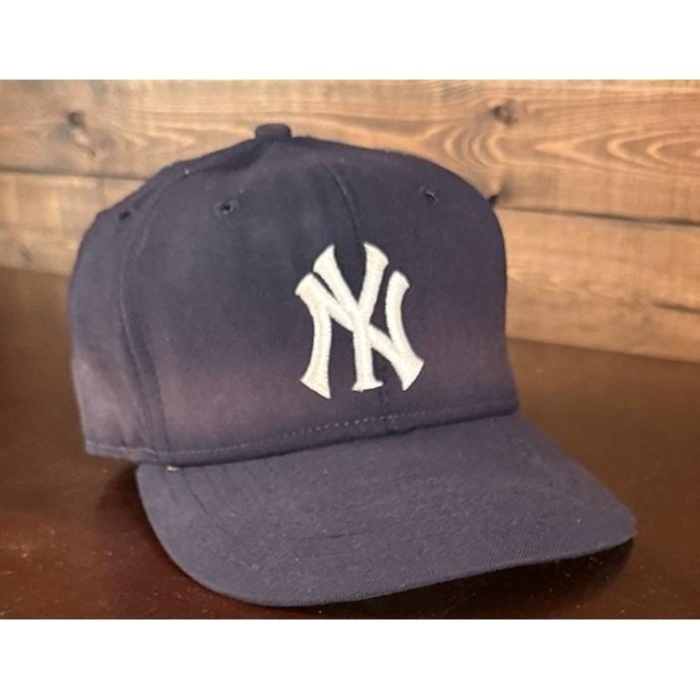 Vintage New York Yankees 70s/80s Fitted Roman Pro Hat Size 7 1/8